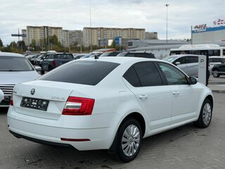 2020 Skoda Octavia III (A7) Рестайлинг, белый, 1950000 рублей, вид 4
