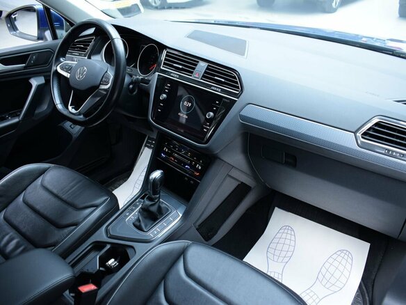 2021 Volkswagen Tiguan II Рестайлинг, синий, 2390000 рублей - вид 19