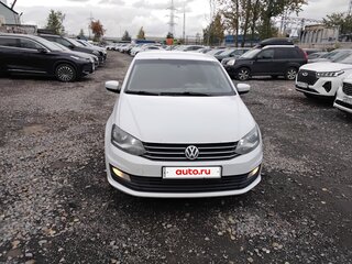 2015 Volkswagen Polo V Рестайлинг, белый, 650000 рублей, вид 1