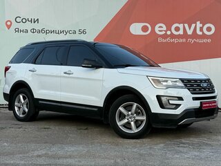 2016 Ford Explorer V Рестайлинг, белый, 2500000 рублей, вид 3