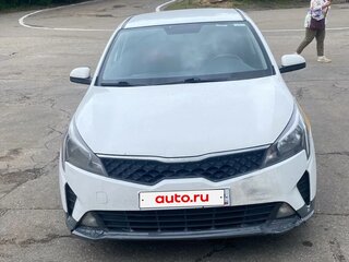 2022 Kia Rio IV Рестайлинг, белый, 1300000 рублей, вид 2