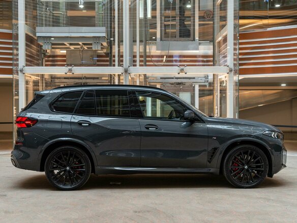 2026 BMW X5 40i IV (G05/G18) Рестайлинг, серый, 15890000 рублей - вид 4