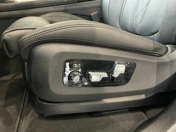 2026 BMW X7 40d I (G07) Рестайлинг, чёрный, 18990000 рублей - вид 23