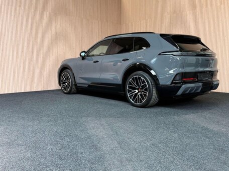 2026 Porsche Cayenne Electric IV, серый, 19870000 рублей, вид 3
