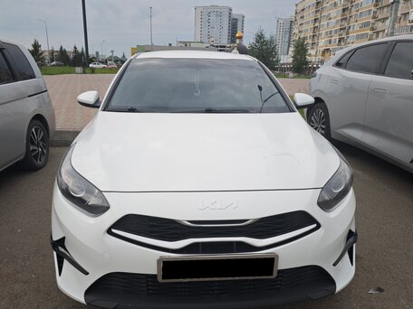 2022 Kia Ceed III Рестайлинг, белый, 1940000 рублей, вид 4