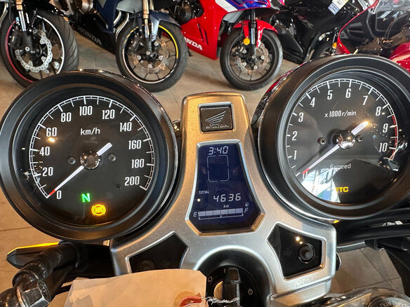 2017 Honda CB 1100, красный, 1430000 рублей - вид 8