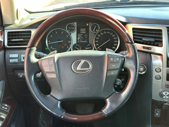 2013 Lexus LX 570 III Рестайлинг, белый, 3270000 рублей - вид 16