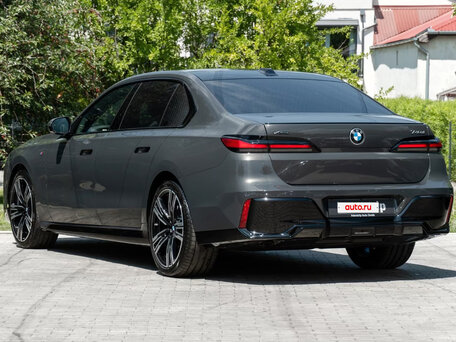 2025 BMW 7 серии 740d xDrive VII (G70), серый, 12890000 рублей, вид 3