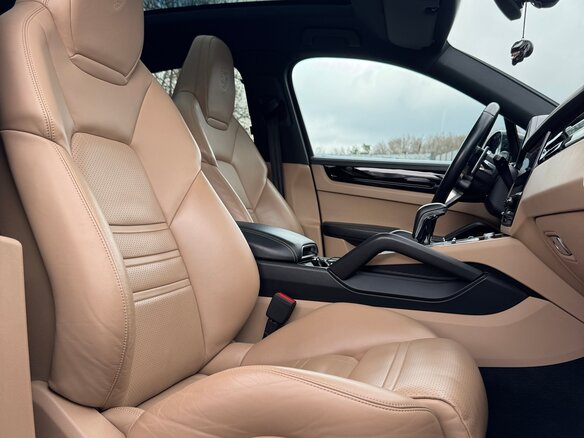 2020 Porsche Cayenne Coupé III, чёрный, 7850000 рублей - вид 23