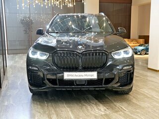 2021 BMW X5 40d IV (G05/G18), чёрный, 9000000 рублей, вид 2