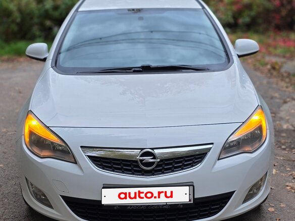 2011 Opel Astra J, белый - вид 2
