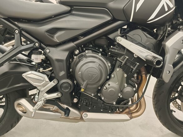 2023 Triumph Trident 660, чёрный, 860000 рублей - вид 11