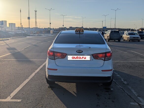 2016 Kia Rio III Рестайлинг, белый, 500000 рублей - вид 2