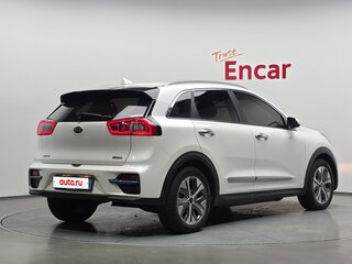 2021 Kia Niro I Рестайлинг, белый, 2000001 рублей, вид 3