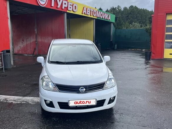 2010 Nissan Tiida I, белый - вид 1
