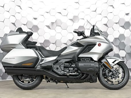 2025 Honda GL 1800 Gold Wing, серебристый, 3649000 рублей, вид 3