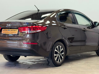 2016 Kia Rio III Рестайлинг, коричневый, 875000 рублей, вид 4
