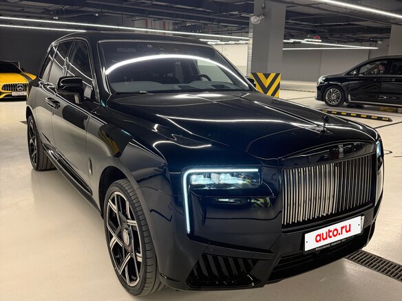 2022 Rolls-Royce Cullinan Black Badge I (Series I), чёрный, 32990000 рублей - вид 2