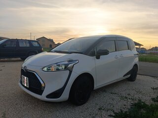 2021 Toyota Sienta II Рестайлинг, белый, 1700000 рублей, вид 1