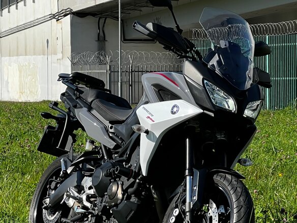 2018 Yamaha MT-09 Tracer (FJ-09), серый, 900000 рублей - вид 17