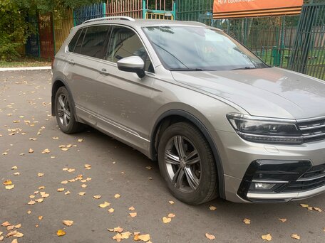 2019 Volkswagen Tiguan II, серебристый, 2150000 рублей, вид 2
