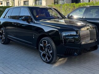 2025 Rolls-Royce Cullinan Black Badge I Рестайлинг (Series II), чёрный, 75000000 рублей, вид 1