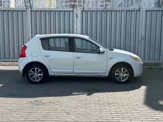 2012 Renault Sandero I, белый, 525000 рублей, вид 5
