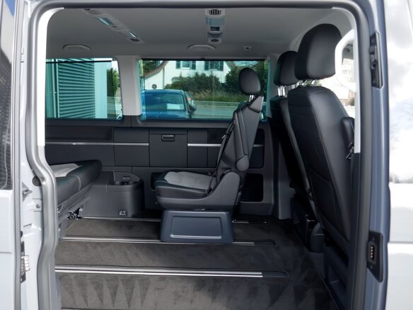 2022 Volkswagen Multivan T6 Рестайлинг, серый, 4800000 рублей - вид 7