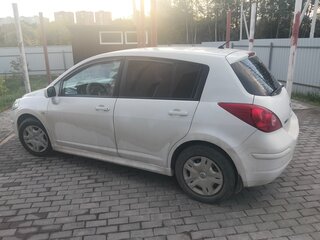 2013 Nissan Tiida I Рестайлинг, белый, 750000 рублей, вид 3