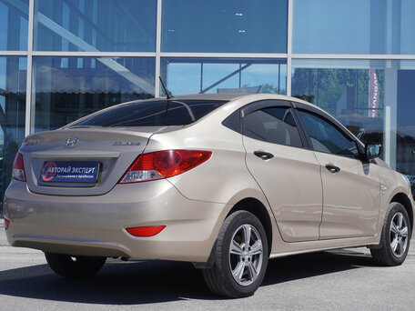 2013 Hyundai Solaris I, бежевый, 744000 рублей, вид 5