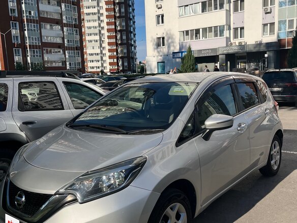 2016 Nissan Note II Рестайлинг, серый, 819000 рублей - вид 1