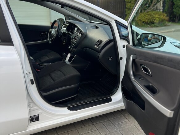 2018 Kia Ceed II Рестайлинг, белый, 1330000 рублей - вид 13