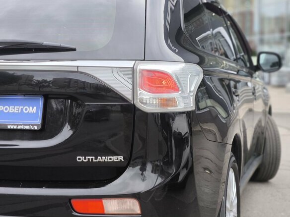 2013 Mitsubishi Outlander III, чёрный - вид 12