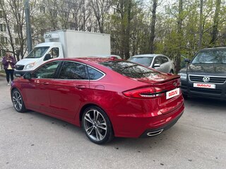 2020 Ford Fusion (North America) II Рестайлинг, красный, 2100000 рублей, вид 5
