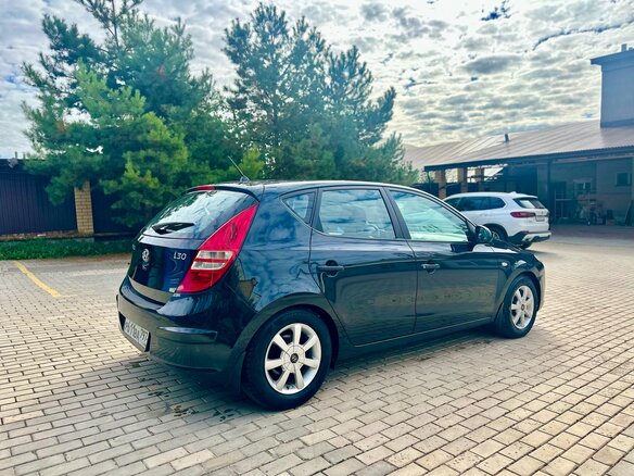 2010 Hyundai i30 I Рестайлинг, чёрный - вид 4