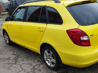 2011 Skoda Fabia II Рестайлинг, жёлтый, 250000 рублей, вид 4