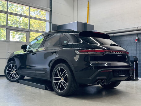 2022 Porsche Macan I Рестайлинг 2, чёрный, 7269000 рублей, вид 2