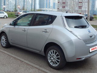 2010 Nissan Leaf I (ZE0/AZE0), серебристый, 960000 рублей, вид 3