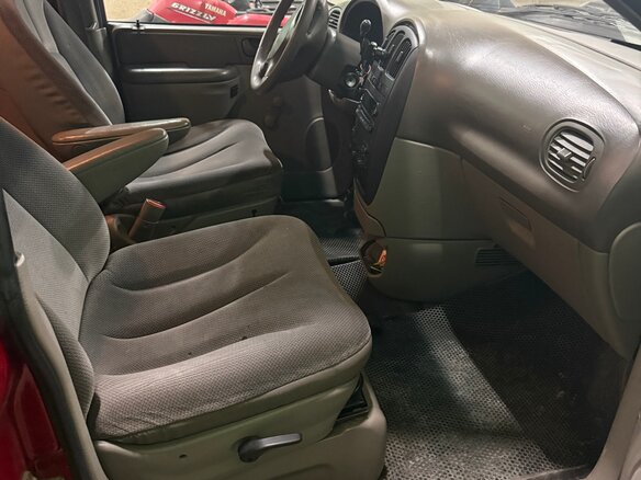 2001 Dodge Caravan 3-speed IV, красный, 590000 рублей - вид 7