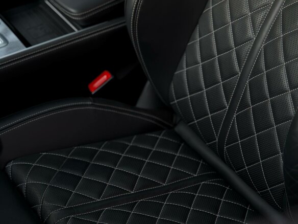 2024 Audi Q6 50 TFSI, серый, 7210000 рублей - вид 4