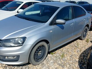 2016 Volkswagen Polo V Рестайлинг, серебристый, 811000 рублей, вид 1