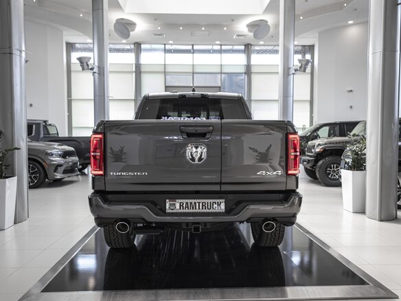 2026 Ram 1500 Crew Cab V Рестайлинг, серый, 11469084 рублей - вид 7