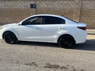 2018 Kia Rio IV, белый, 999999 рублей, вид 4