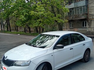 2015 Skoda Rapid I, белый, 900000 рублей, вид 2