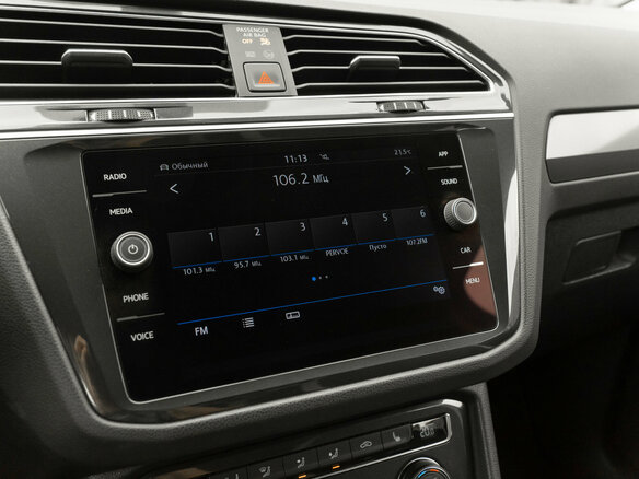 2018 Volkswagen Tiguan II, серебристый - вид 19