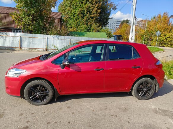 2011 Toyota Auris I Рестайлинг, красный, 950000 рублей - вид 8