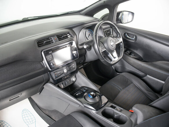 2018 Nissan Leaf II (ZE1), чёрный, 1699000 рублей - вид 10