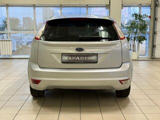 2010 Ford Focus II Рестайлинг, серебристый, 515000 рублей, вид 4
