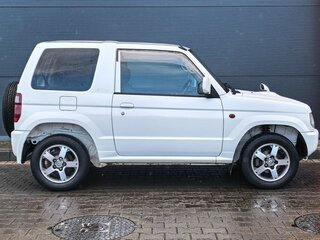 2008 Mitsubishi Pajero Mini II, белый, 749000 рублей, вид 3