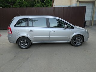 2012 Opel Zafira B Рестайлинг, серебристый, 800000 рублей, вид 3